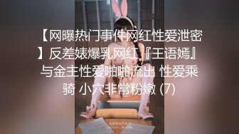 害羞的骚女友露脸给小哥深喉大鸡巴，让小哥舔逼浴室洗干净吃了鸡巴后入爆草，干到床上压在身下蹂躏呻吟可射