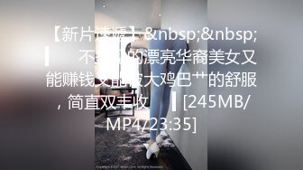 商场女厕偷拍一身粉装的美容店小妹杂乱穴毛的嫩鲍鱼